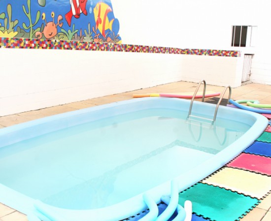 Piscina do Colégio Logo