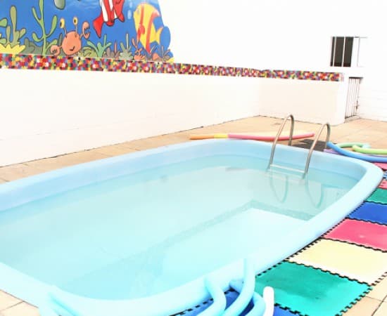 Piscina do Colégio Logo