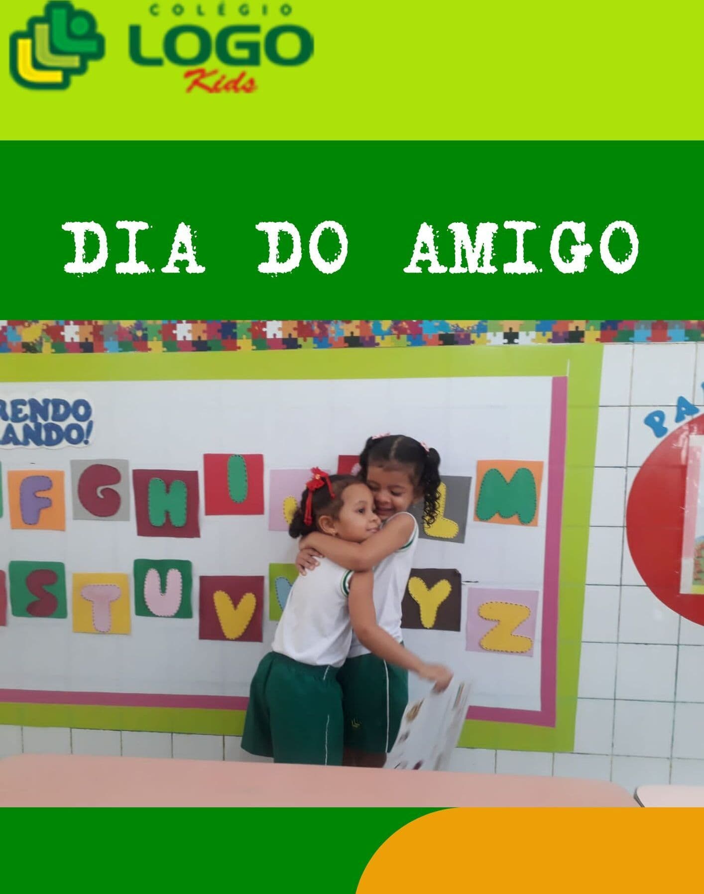Cartaz do Dia do Amigo, com criança abraçando uma colega ao fundo